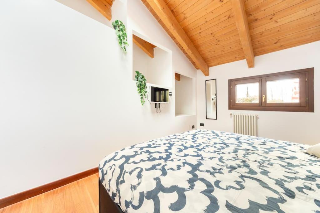 Appartamento Unico A Bologna Con 3 Camere E Parcheggio Gratuito Exteriör bild